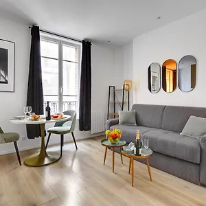 160 Eve - Superbe A Paris